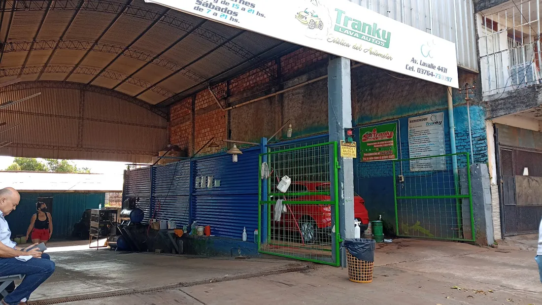 El frente de Tranky Lava Autos en Av. Gral. Lavalle 4431, Posadas